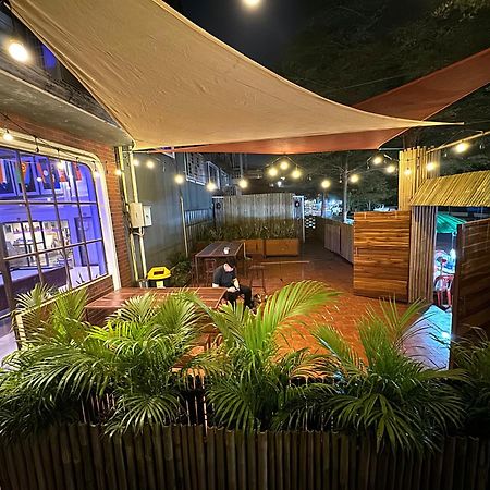 You Empire Hostel & Bar باكسي المظهر الخارجي الصورة
